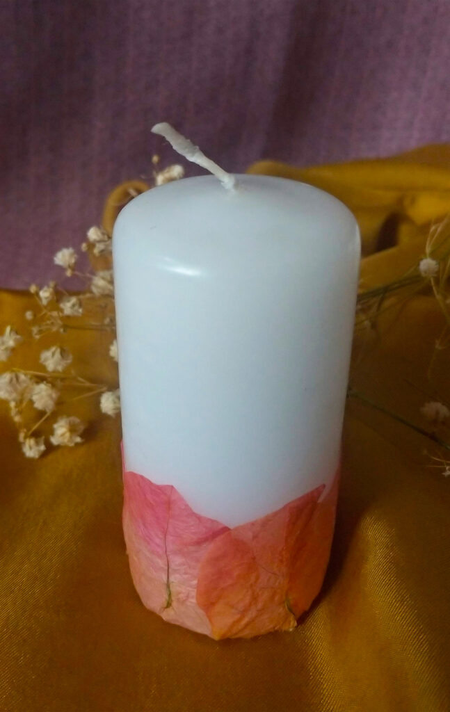 Velas com Pétalas de Buganvílias Prensadas