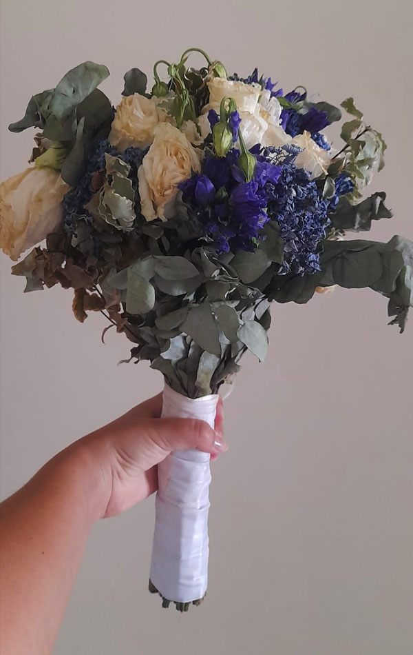 Bouquet de Noiva –  Hortênsias Azuis e Rosas Brancas