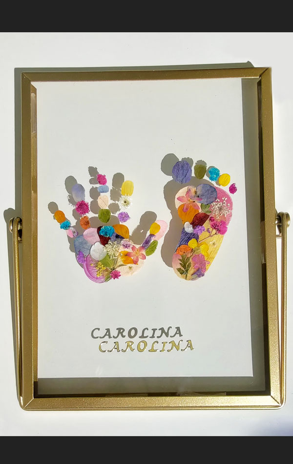 Moldura Personalizada com Mão e Pé de Bebé